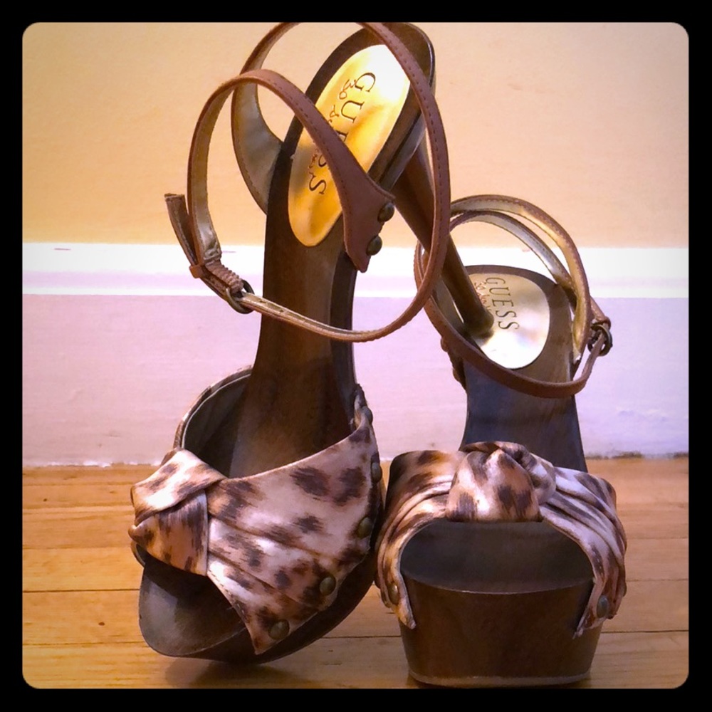 Never been used cheetah guess shoes- size 5